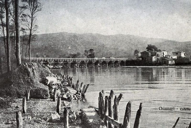 800px-Chiavari-fiume_Entella_e_ponte_ferroviario_in_legno_nel_XX_secolo.jpg